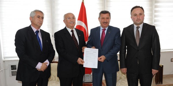 K�tahya'da okullar�n temizli�ini belediye yapacak