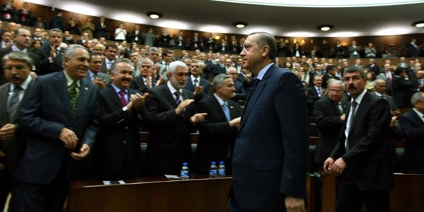 Ak Parti'de 3 vekile 'dershane' uyar�s�