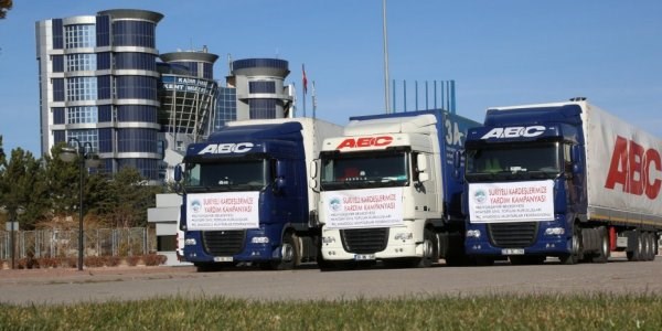 Kayseri'den Suriyeli sığınmacılara 3 tır malzeme