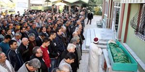 Nadir öğretmen son yolcuğuna uğurlandı