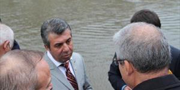 Çevre temizliğine katılımın az olması valiyi kızdırdı