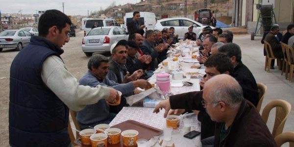 Uyanıkerler Gıda'dan aşure etkinliği