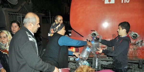 Hatay'da su sıkıntısına itfaiye ve arazözlü çözüm