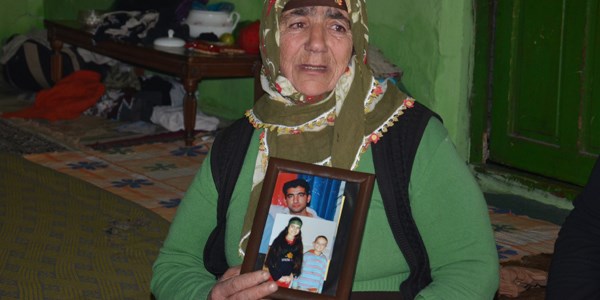 4 yıldır haber alamadığı oğlunu gözyaşlarıyla bekliyor