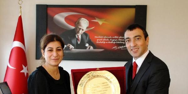 Engelli kızı hayata bağladı, yılın öğretmeni oldu