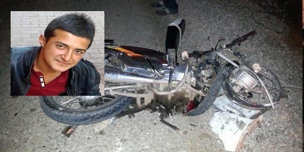 Otomobilin çarptığı motosikletli öldü