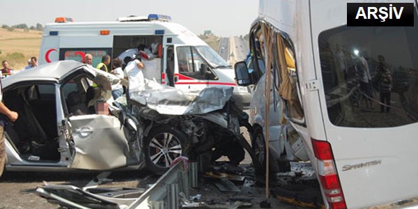 ��renci servisi devrildi: 12 yaral�