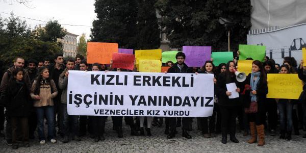 ��renciler yuttan at�lan i��iler i�in eylem yapt�