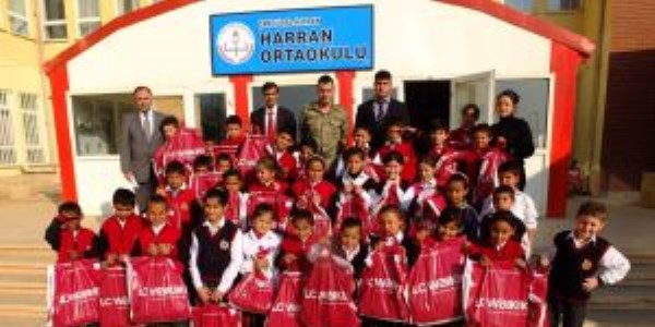 Harran'da 700 ��renci giydirildi