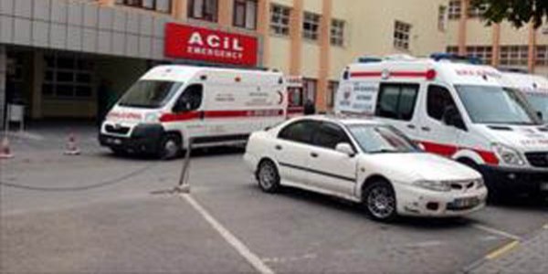 Lisenin 3'�nc� kat�ndan atlayan k�z ��renci a��r yaraland�