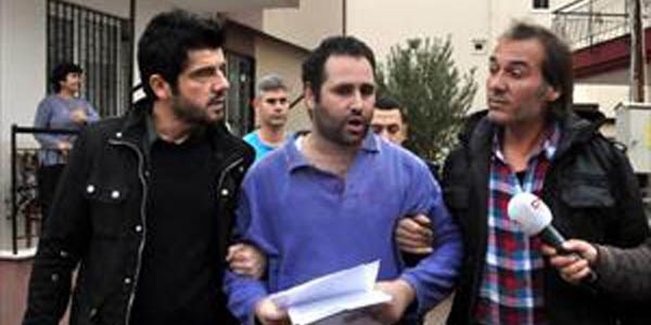 Yemek yapmayan annesini s�rt�ndan b��aklad�