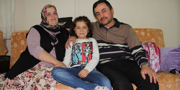 Bir baban�n k�z� i�in zamanla verdi�i m�cadele