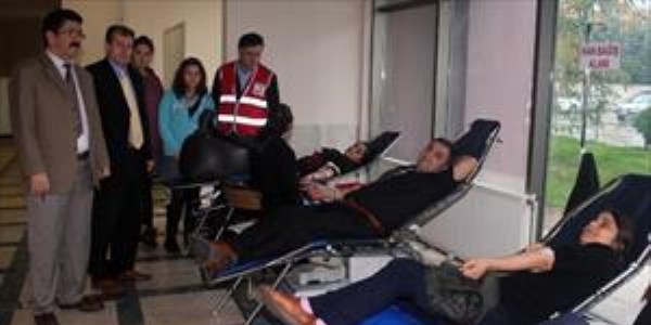 Öğrenciler kan bağışladı