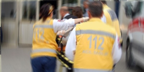 Ambulans otomobille çarpıştı: 6 yaralı