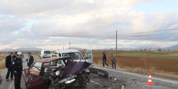İki otomobil çarpıştı: 2 ölü, 2 yaralı
