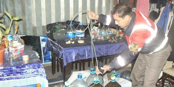Jandarmadan kaçak içki operasyonu: 1 ton şarap, 750 litre rakı