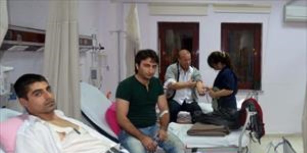 Gelibolu'da yolcu otobüsü devrildi: 15 yaralı