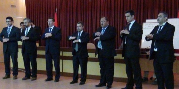 İmamlardan işitme engellilere özel işaret diliyle ilahi konseri