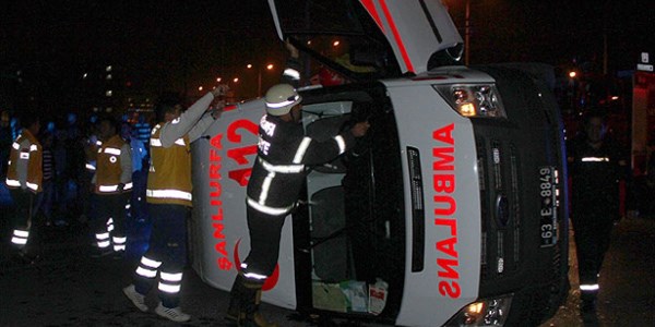 Ambulans ile otomobil arpt: 7 yaral