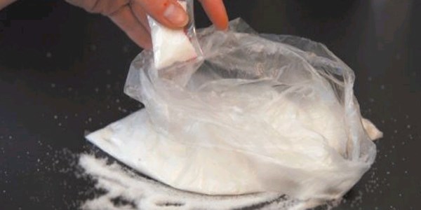 Narkotik k�pe�i evdeki uyu�turucuyu buldu