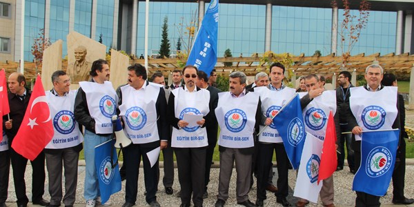 E�itim Bir Sen'den ikinci ��retimde fazla mesai eylemi