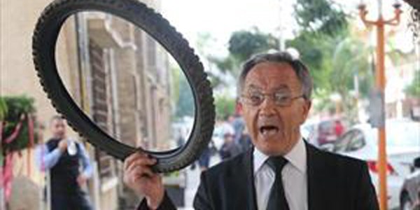 Emekli polisin dershane eylemi