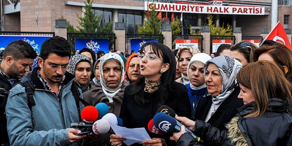CHP önünde Kamer Genç protestosu