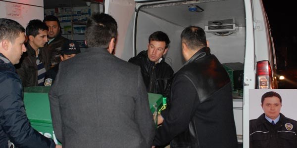 Polis memuru evinde ölü bulundu