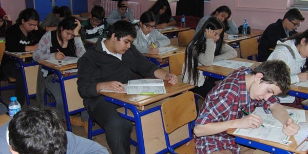 Matematik ve din soruları zorladı