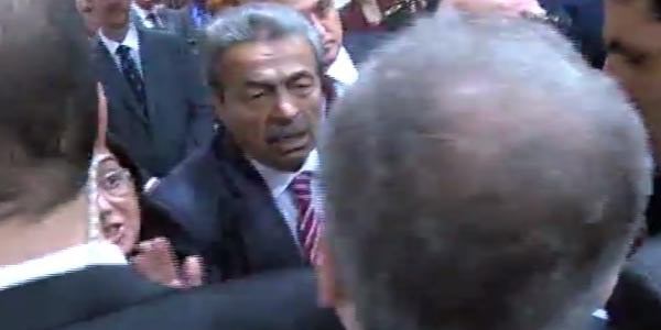 Kamer Gen� olay�ndaki 2 koruma b�ro hizmetine �ekildi