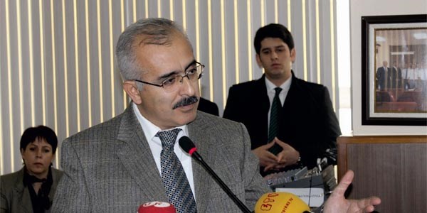 Vali korumas� mecliste dahi i�inin ba��nda