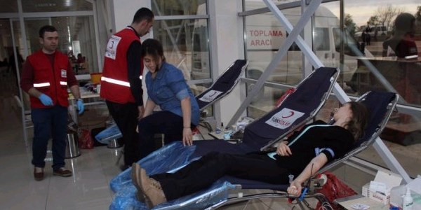 Giresun �niversitesi ��rencilerinden kan ba����