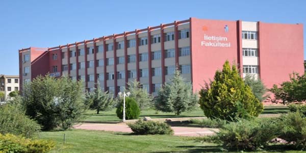 İletişim Fakültesi mezunları kadro istiyor