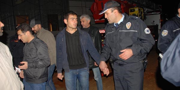 �al��t��� caminin kubbesine ��k�p intihar giri�iminde bulundu