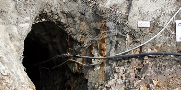 Maden oca��nda bir i��i mahsur kald�