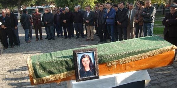 Eşinin yemin törenine giderken kazada ölen hemşireye göz yaşı
