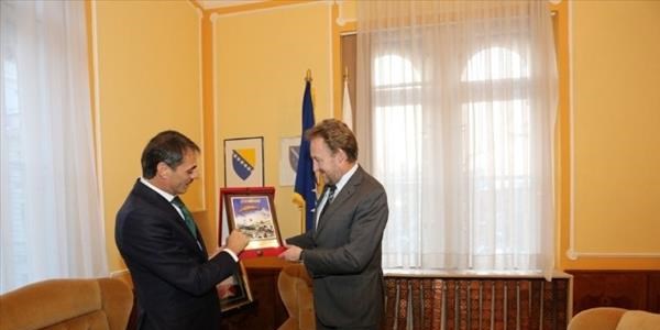 Serdivan Belediyesi akrabaları buluşturuyor