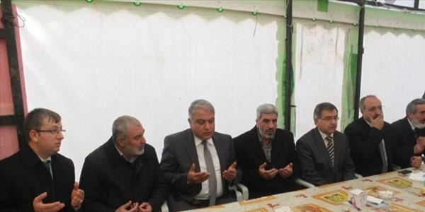 Vali Tekinarslan kanaat önderinin taziye ziyaretine katıldı