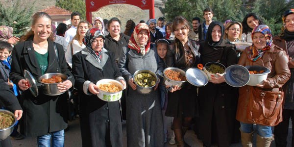 Tencere tencere dolma ile huzurevinin yolu tuttular