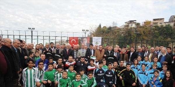 Alacahırka spor tesisleri törenle açıldı
