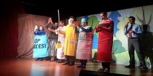 Ad�yaman'da 'Ben ��p De�ilim' ve 'Neyzen' sahnelendi