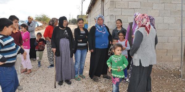 Köylüler sınıra yakın yerde ev istemiyor