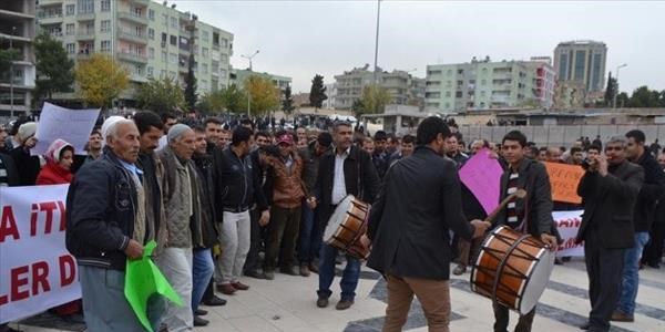 Vatandaşlar'dan davullu zurnalı 'yerli aday' protesto