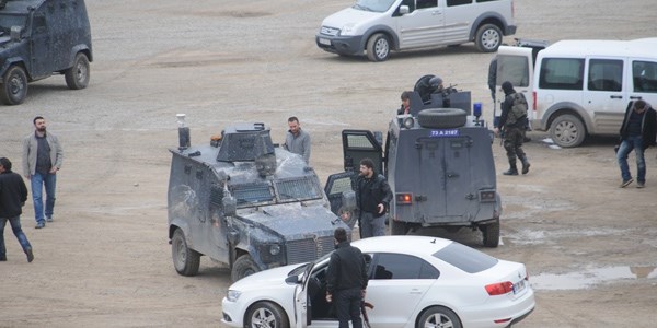 Cizre'de yol kavgası: 4 yaralı