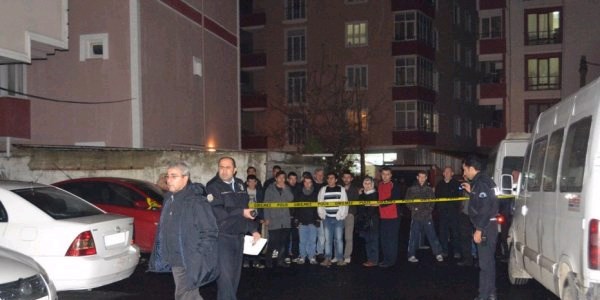 E�inin g�zleri �n�nde b��aklanarak �ld�r�ld�