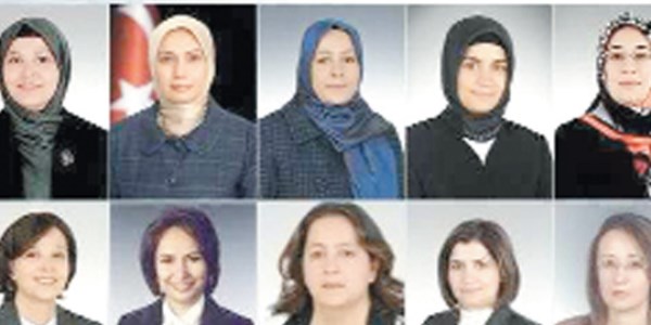 Başörtülü vekil ilk kez albüme girdi