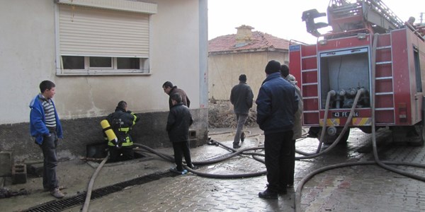 Hisarcık'ta evin bodrum katında çıkan yangını korkuttu