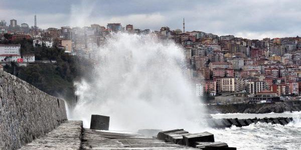 Zonguldak'ta dev dalgalar