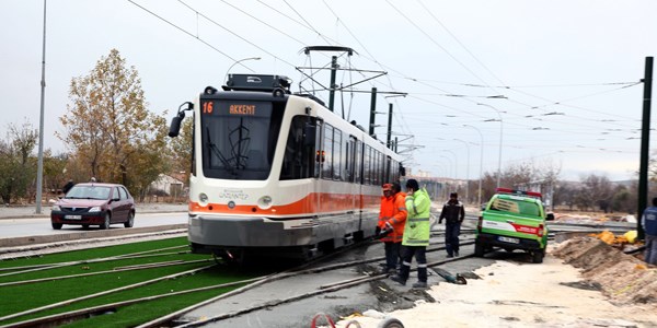 Tramvay Akkent-Gar arası seferlerine tekrar başladı