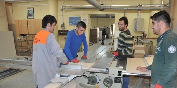 Fabrika gibi okul, yılda 1,5 milyon ciro gelir sağladı